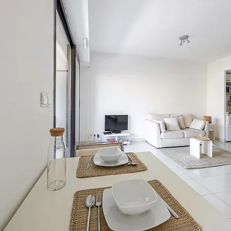 Charming With Balcony Pool - 1bd 2p - * كان
