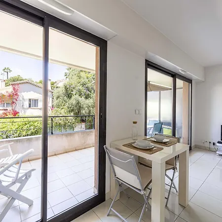 Charming With Balcony Pool - 1bd 2p -