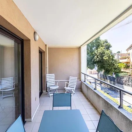 Charming With Balcony Pool - 1bd 2p - Apartment Cannes