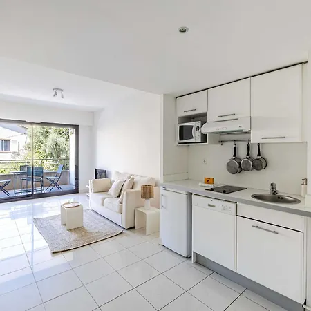 Charming With Balcony Pool - 1bd 2p -