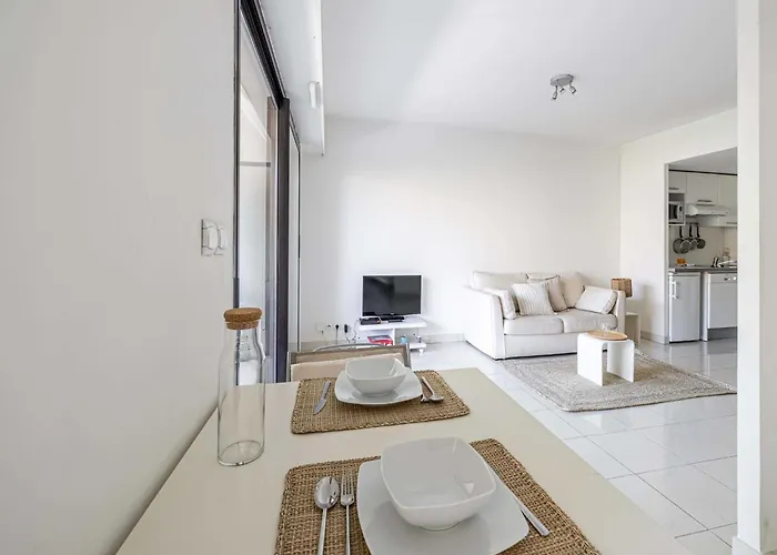 Charming With Balcony Pool - 1bd 2p - * 칸느