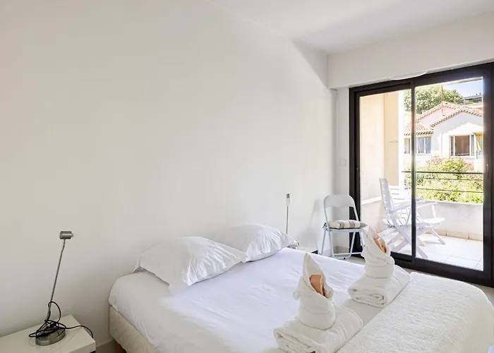 Charming With Balcony Pool - 1bd 2p - 아파트 *