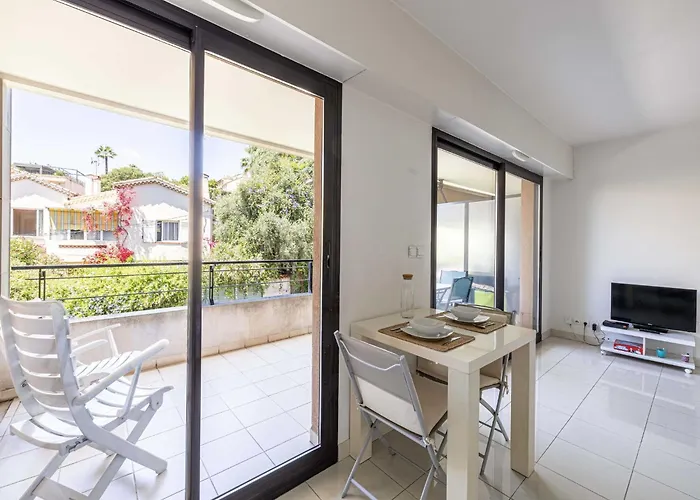 Charming With Balcony Pool - 1bd 2p -